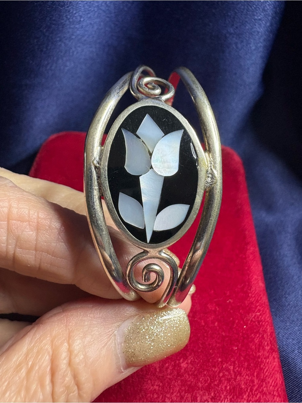 🤩Bracelet Alpaca Mexico Mother-of-Pearl Black Onyx Cuff Floral Design Vintage